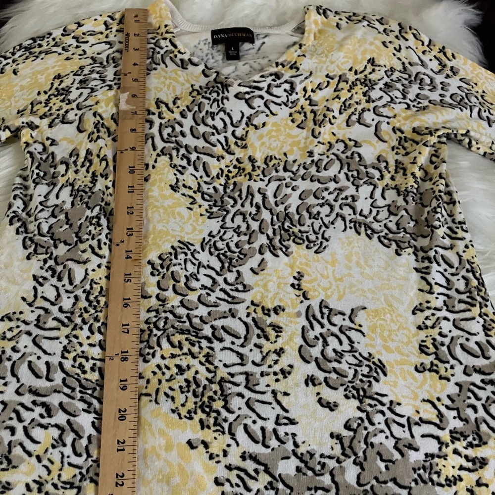 Dana Buchman Women's V-neck Sweater With Yellow, White, and Gray Animal Print